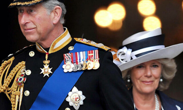 Charles og Camilla angrepet av mobb